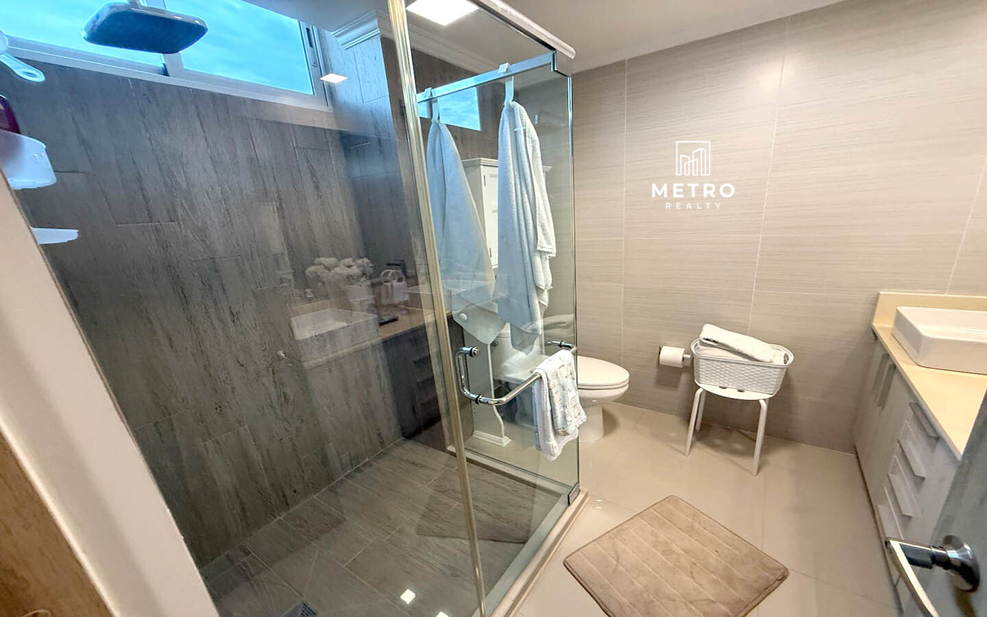 PH Zaphiro Apartment for Sale in Panama modern bathroom