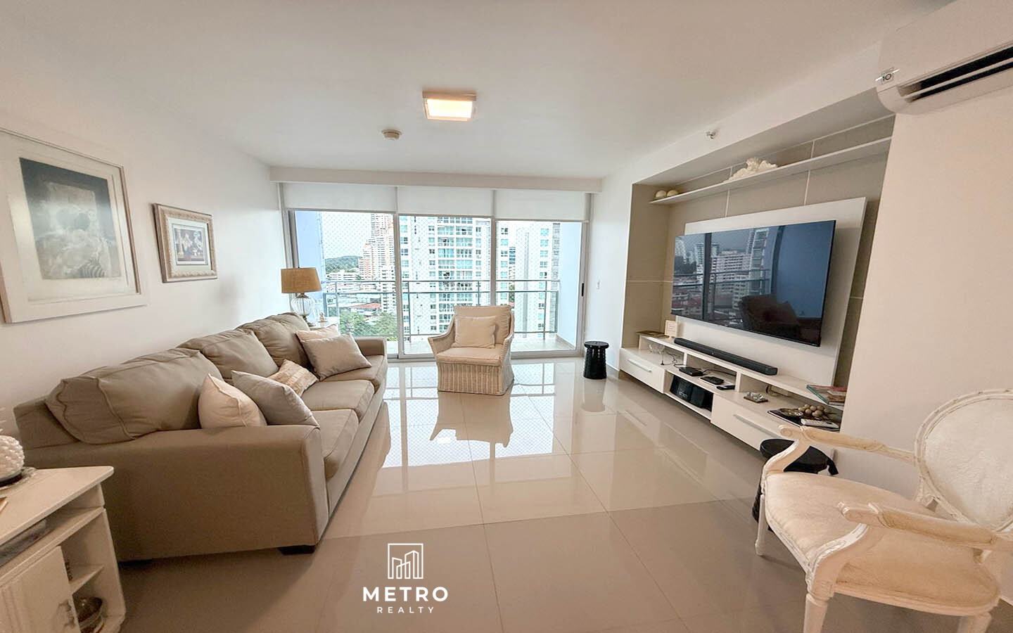 PH Zaphiro Apartment for Sale in Panama spacious living room