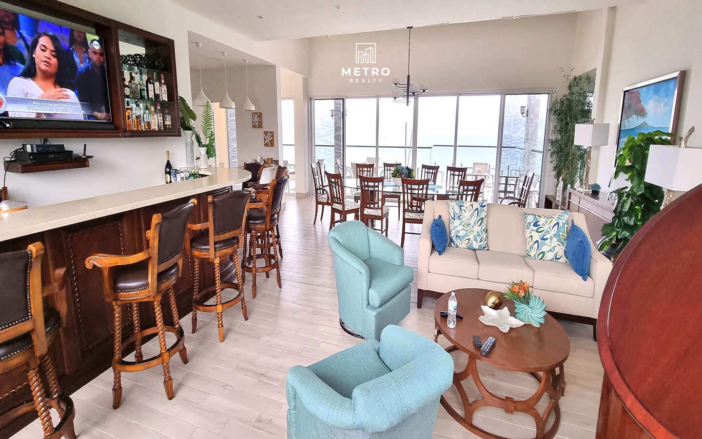 Playa Caracol Las Olas Penthouse for Sale Living room and bar