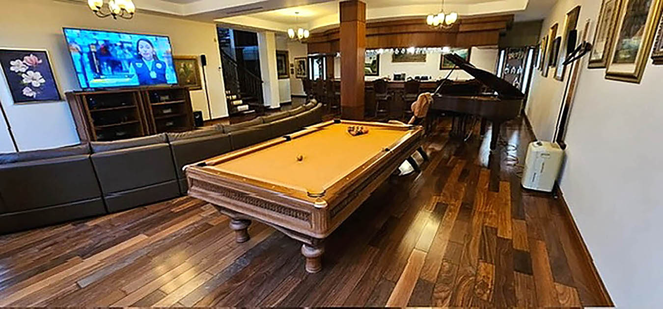 Altos del Maria Panama Real Estate Beautiful Pool Table