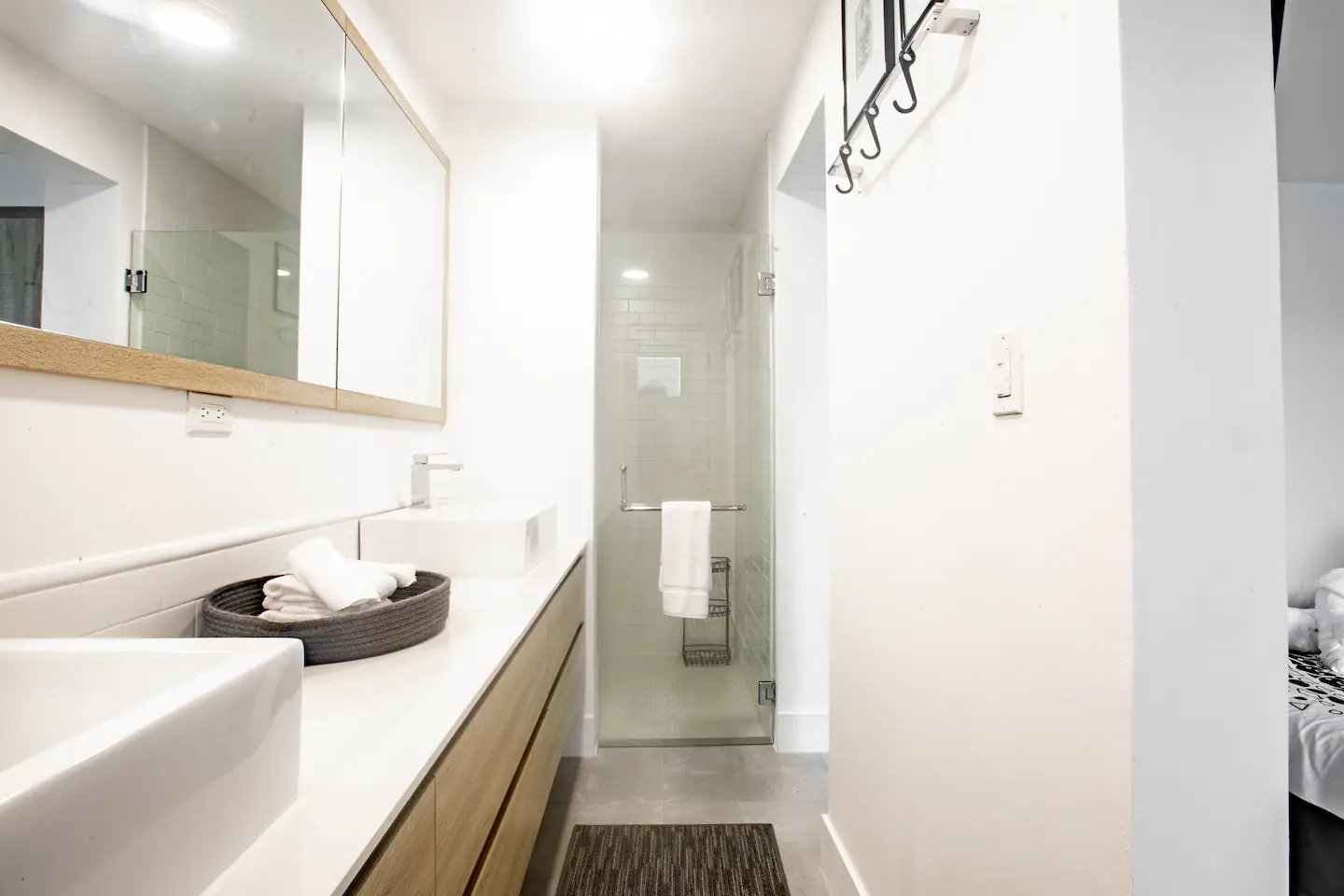 Blue Venao in Playa Venao Modern bathroom