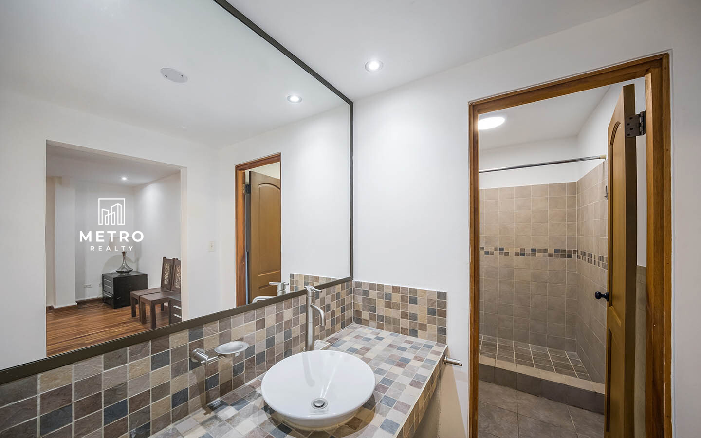 Casco Viejo Real Estate Bathroom