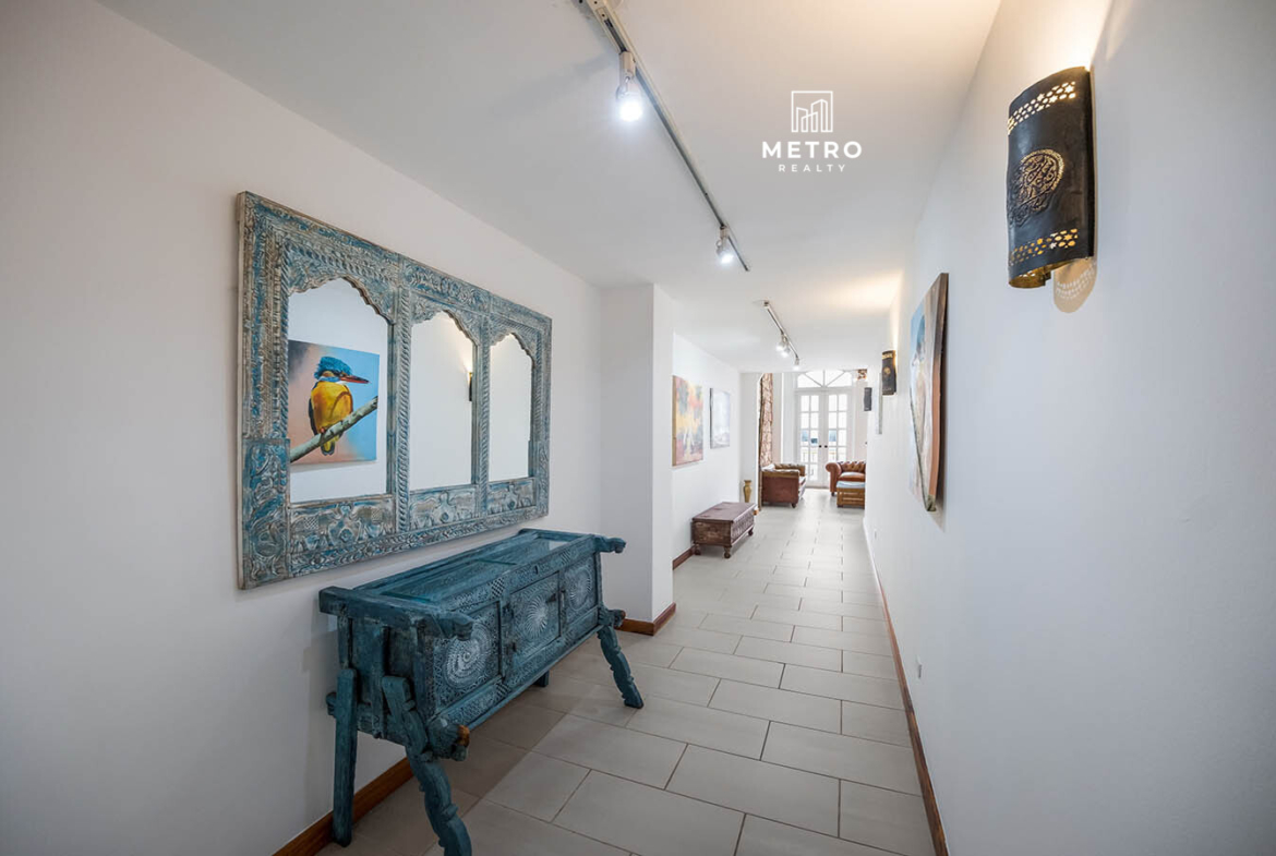 Casco Viejo Real Estate Hall