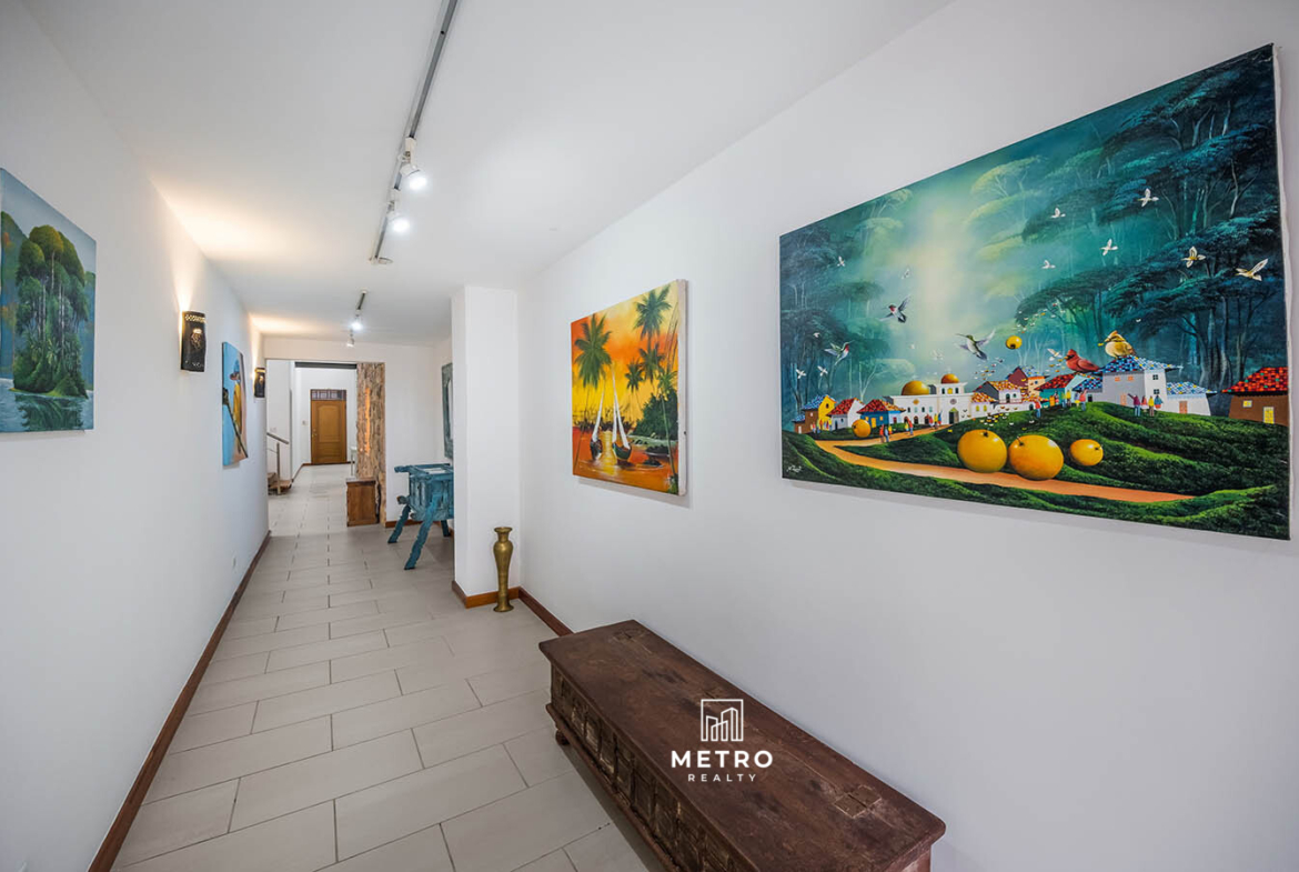 Casco Viejo Real Estate Hall Details