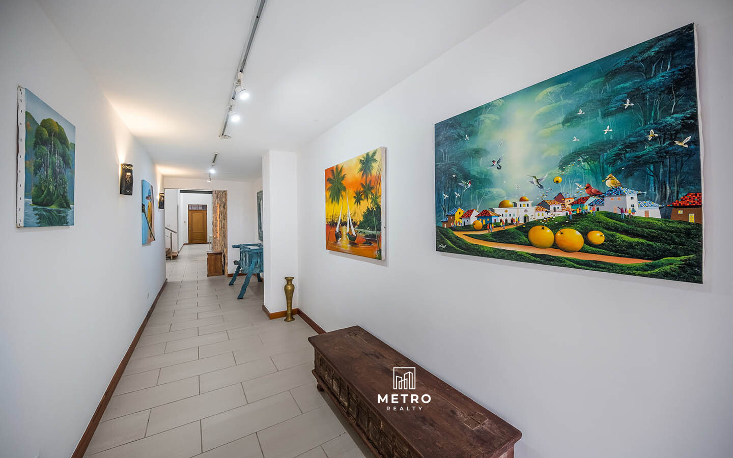 Casco Viejo Real Estate Hall Details
