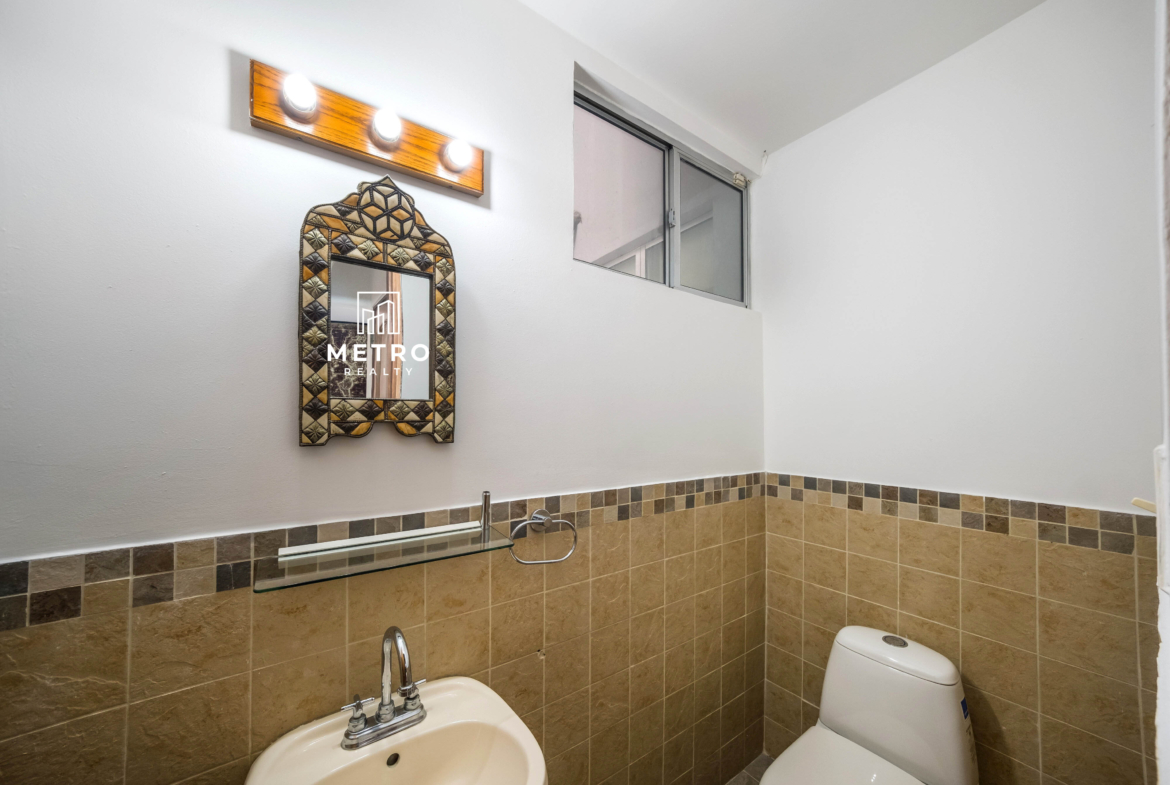 Casco Viejo Real Estate Nice Bathroom