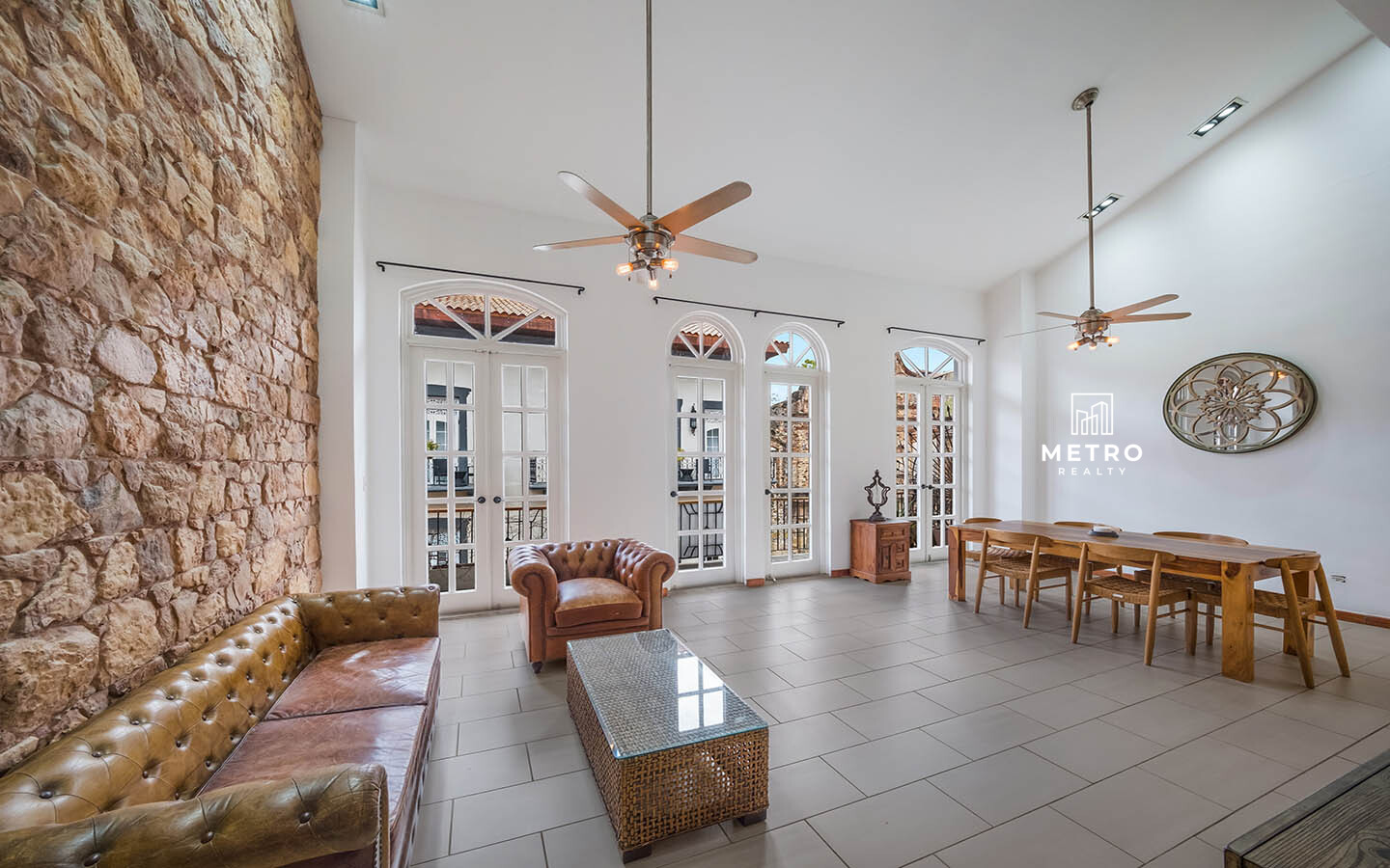 Casco Viejo Real Estate Perfect Living room and Dining