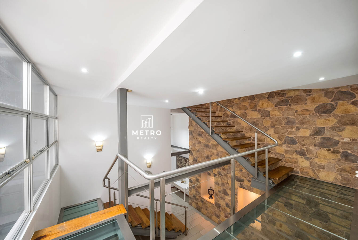Casco Viejo Real Estate Stairs