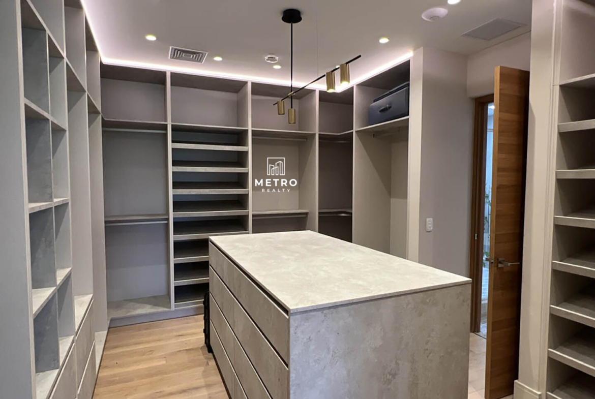 Houses for Sale in the Country of Panama Closet