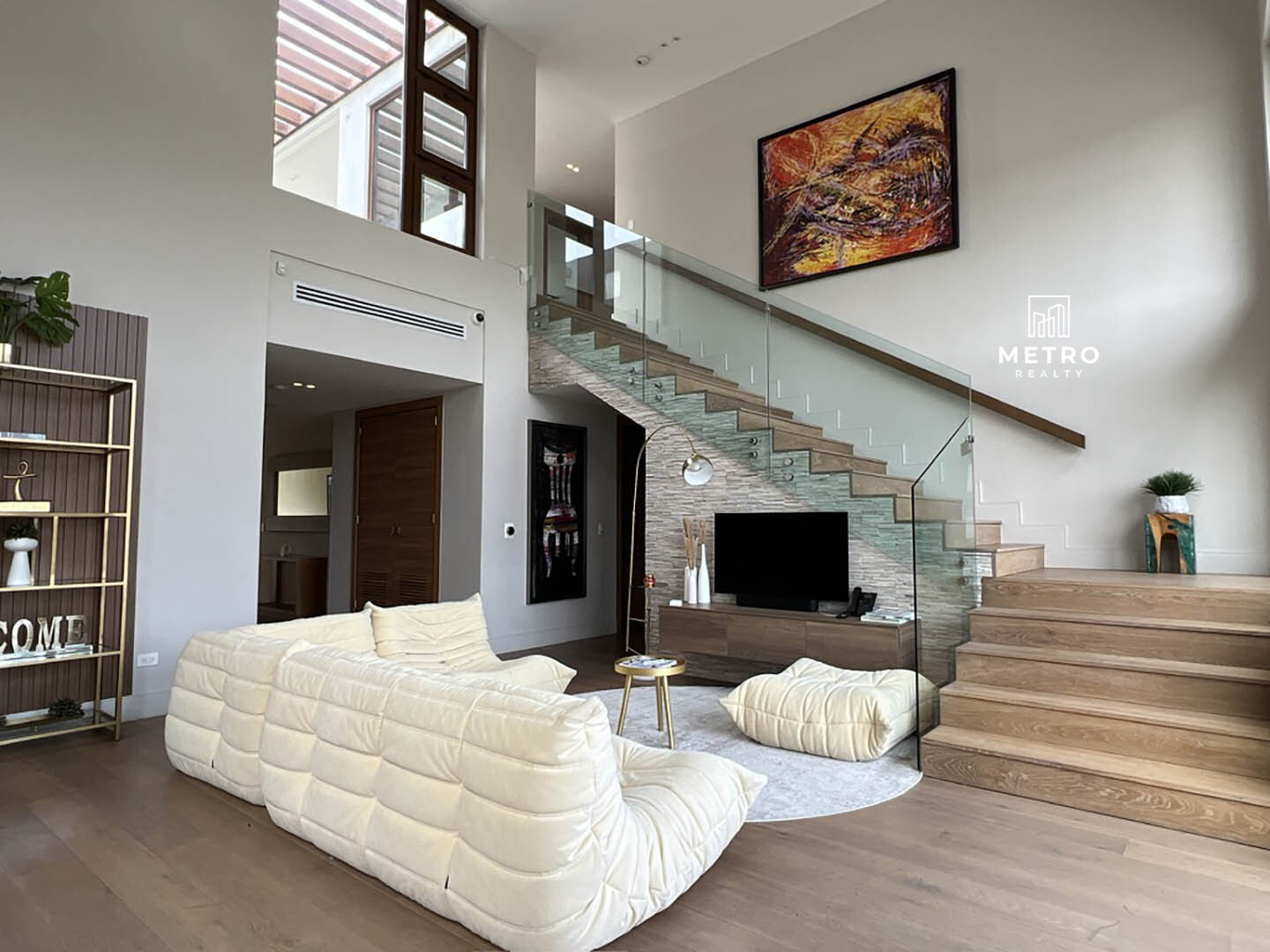 Houses for Sale in the Country of Panama Living room and stairs