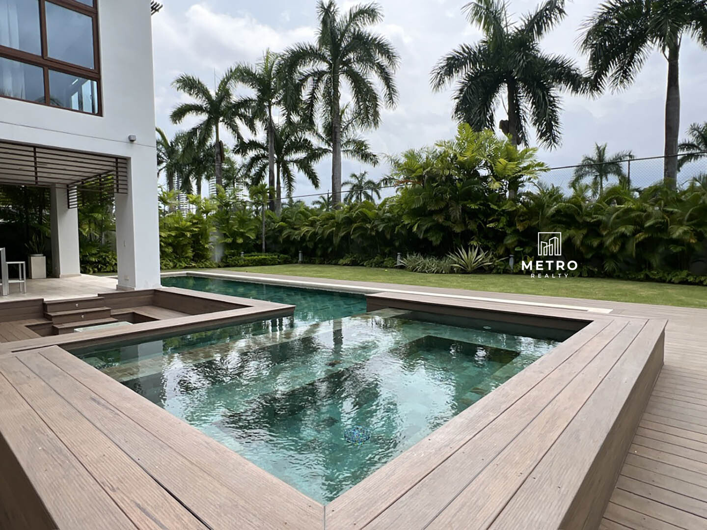 Houses for Sale in the Country of Panama Nice Pool