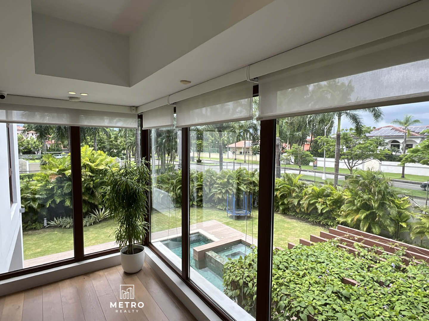 Houses for Sale in the Country of Panama Pool view