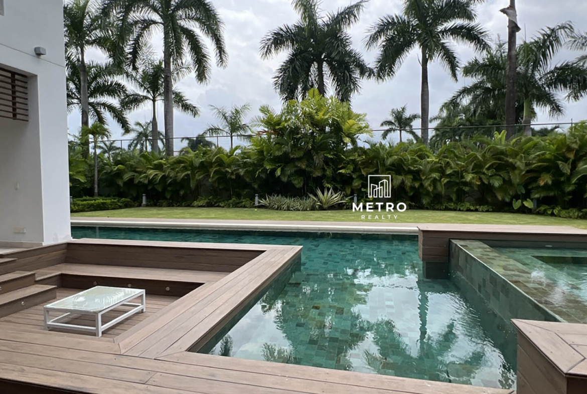 Houses for Sale in the Country of Panama Pool with garden