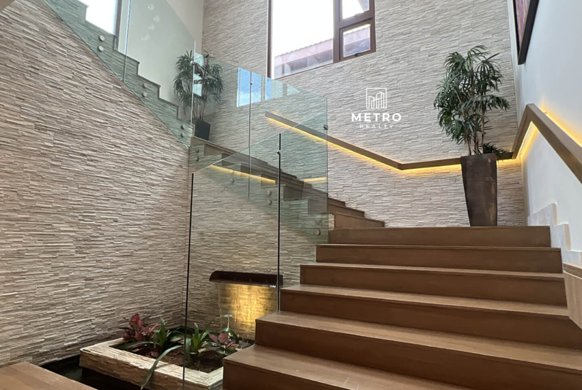 Houses for Sale in the Country of Panama Stairs details