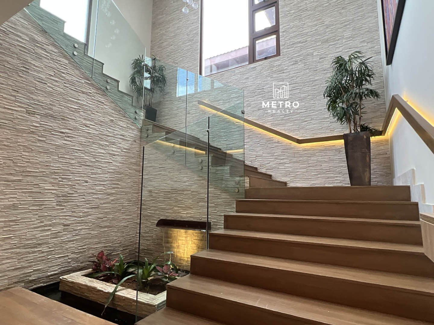 Houses for Sale in the Country of Panama Stairs details