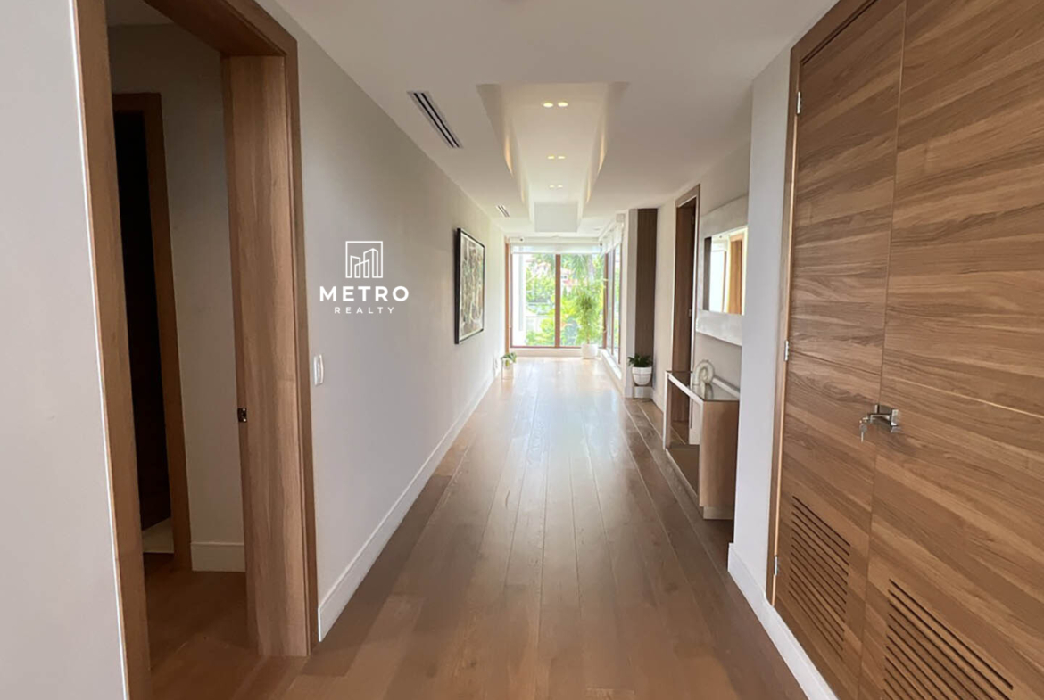 Houses for Sale in the Country of Panama hall