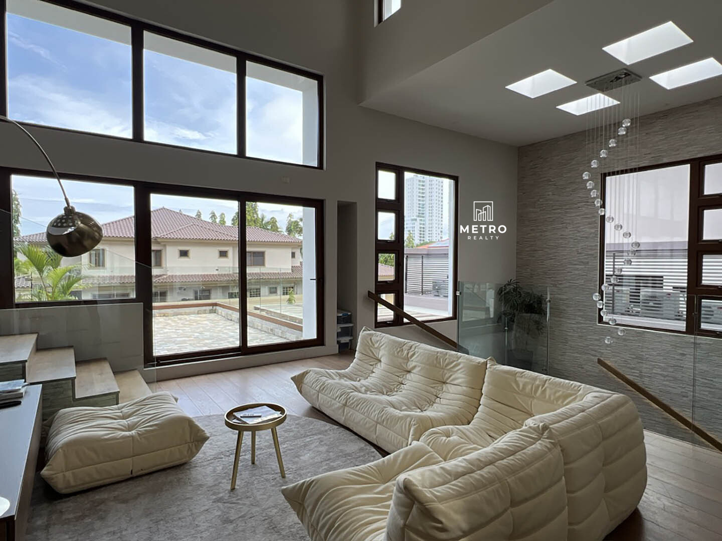 Houses for Sale in the Country of Panama living room with terrace