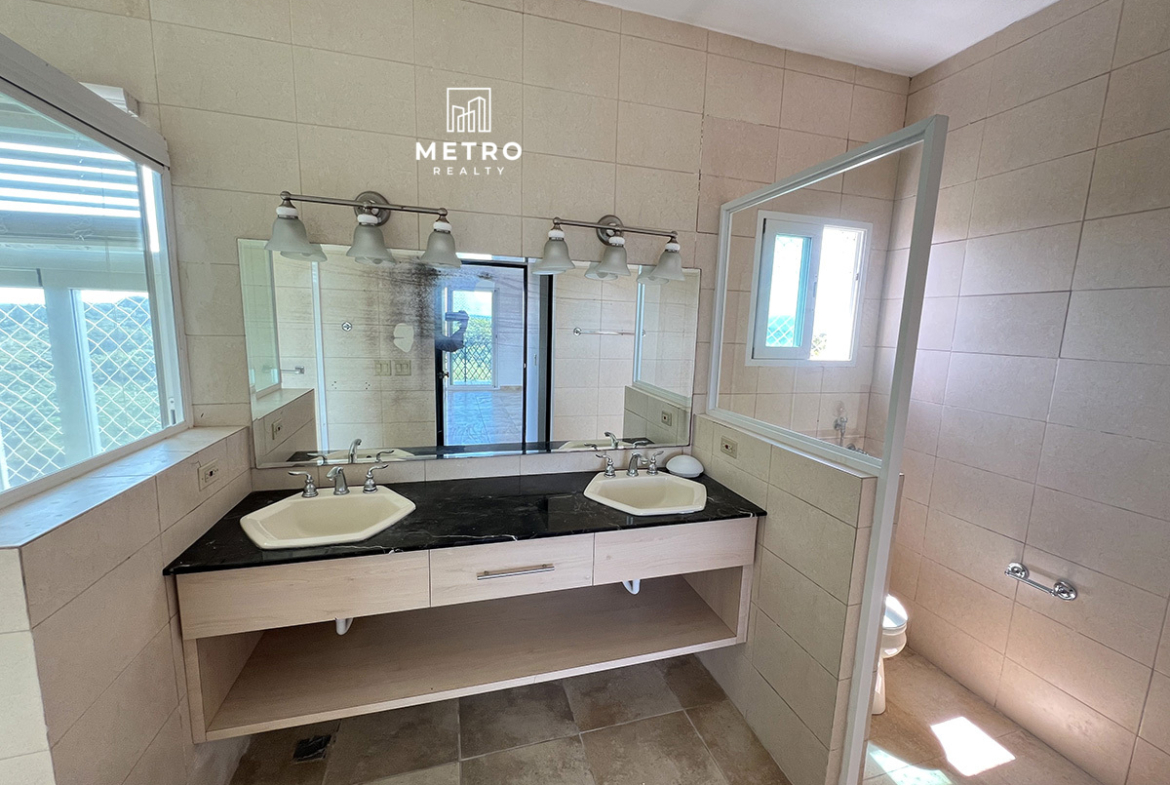 Alcazar Coronado For Sale Beautiful Bathroom