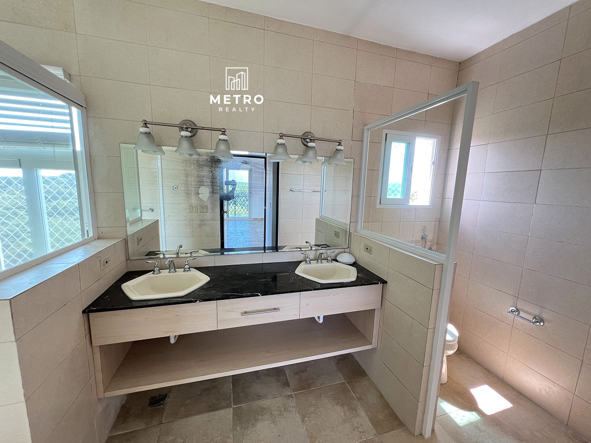 Alcazar Coronado For Sale Beautiful Bathroom