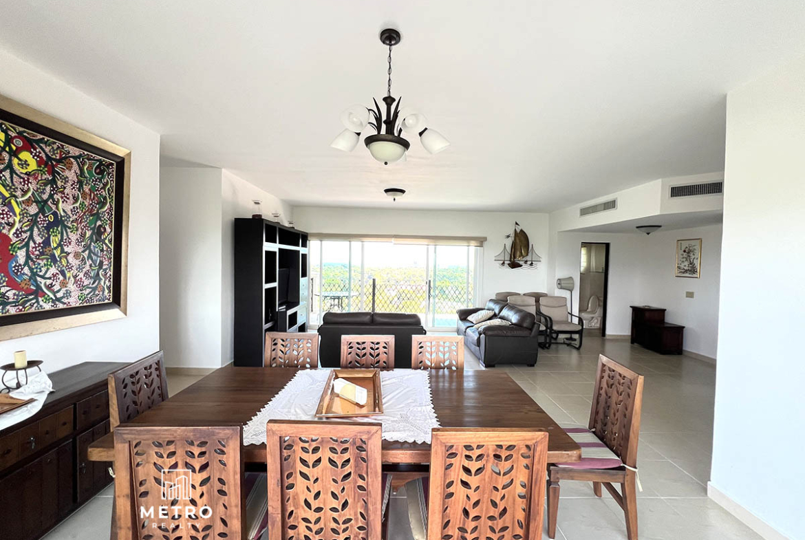 Alcazar For Sale Elegant Luxury Dining