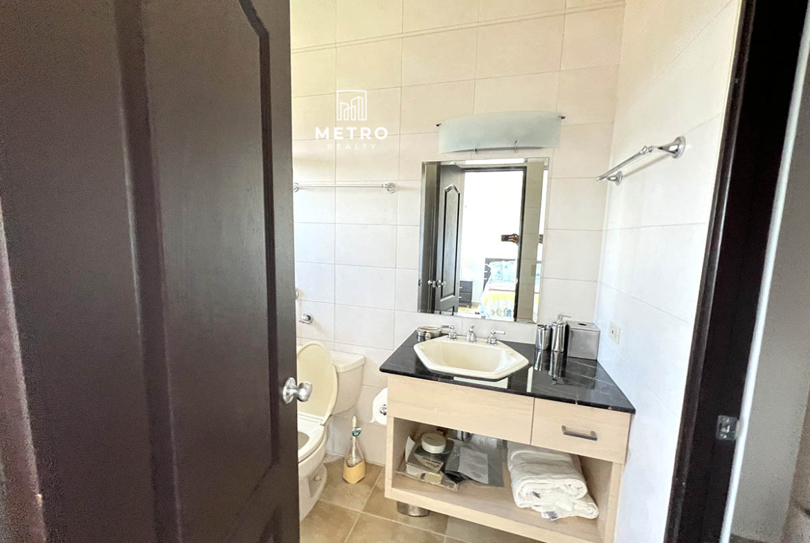 Alcazar For Sale Nice Bathroom
