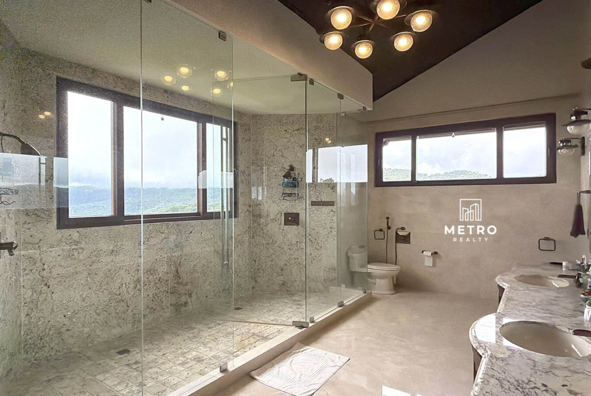 Altos del Maria Panama Real Estate Bathroom