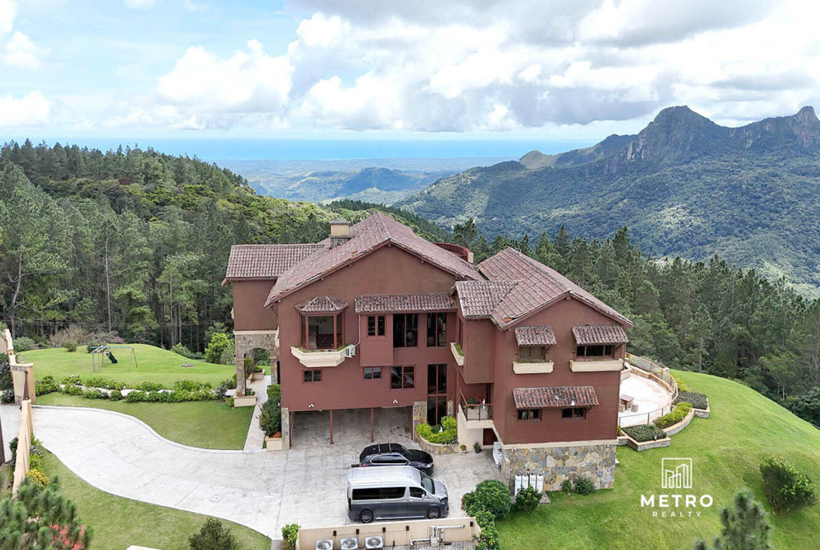 Altos-del-Maria-Panama-Real-Estate-Beautiful-House
