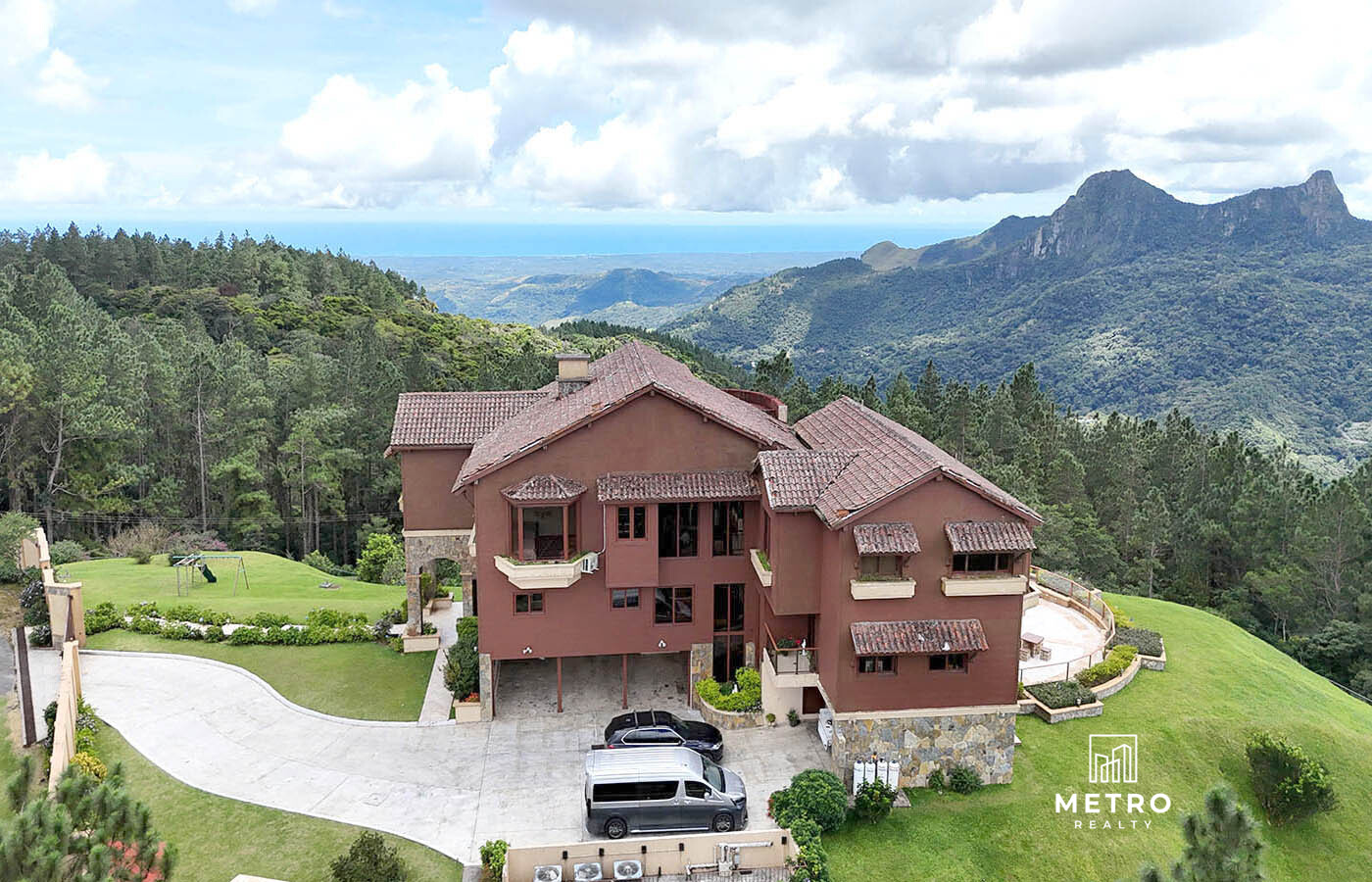 Altos-del-Maria-Panama-Real-Estate-Beautiful-House