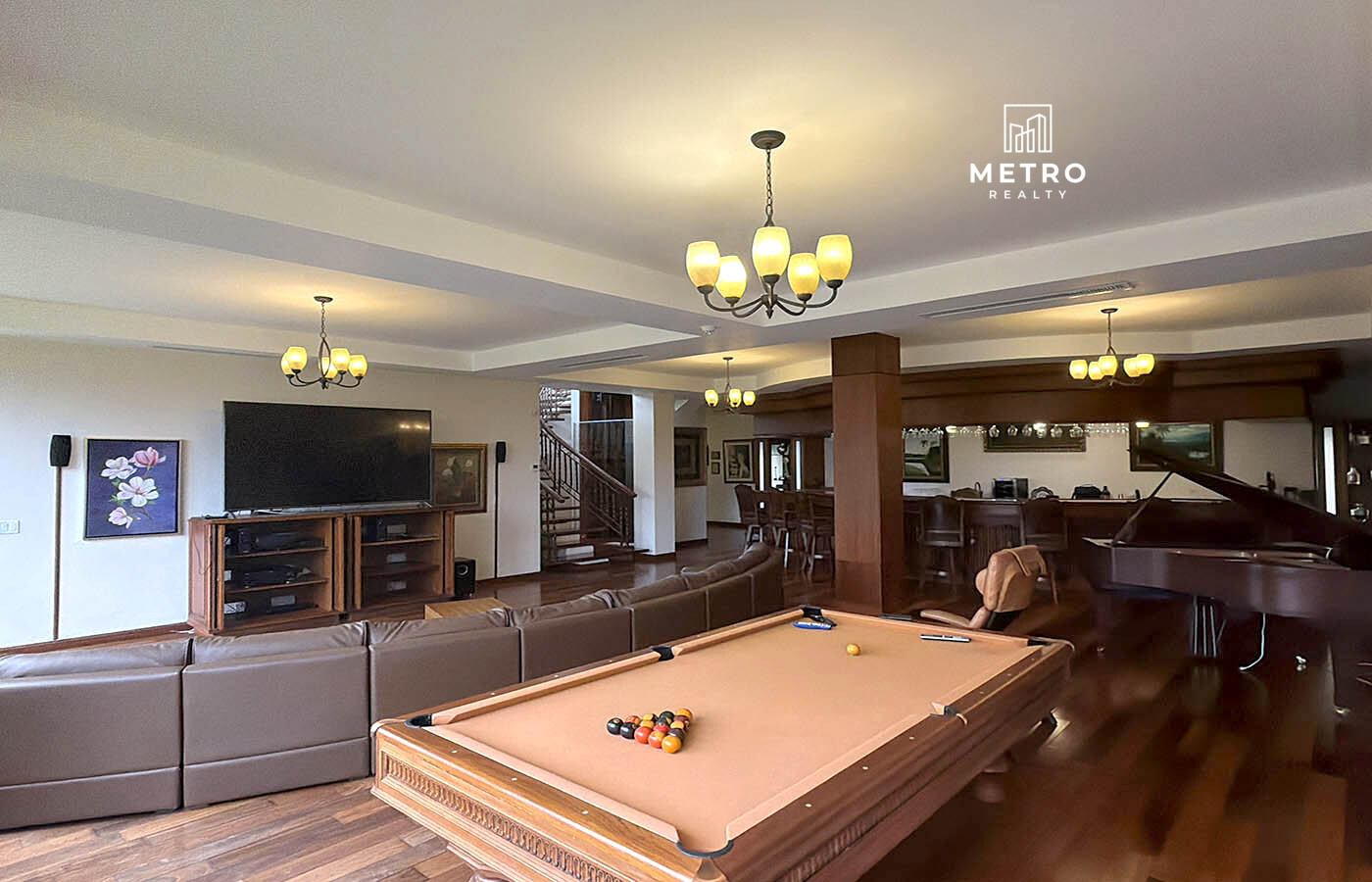 Altos del Maria Panama Real Estate Beautiful Pool Table