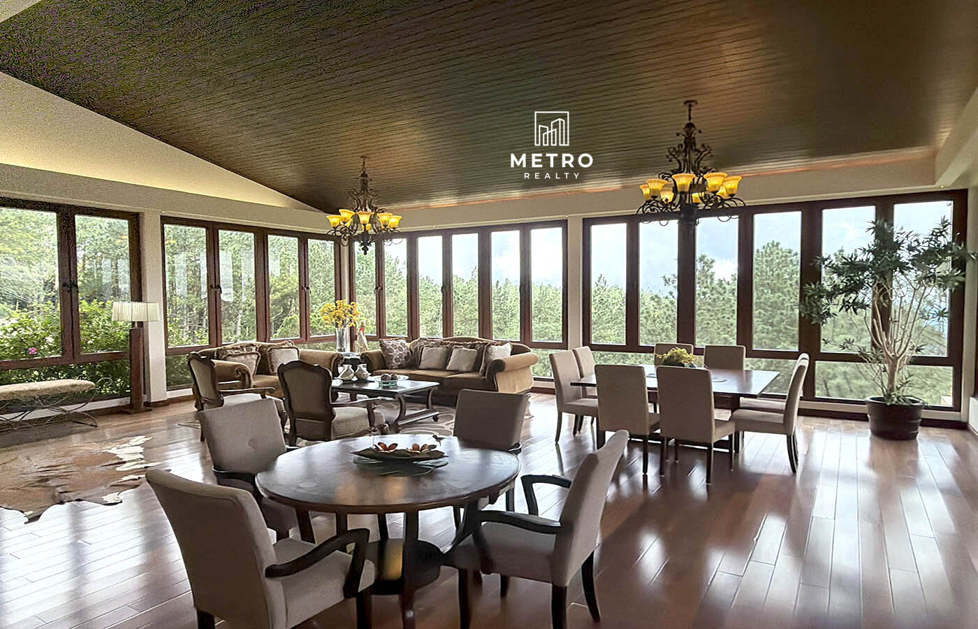 Altos del Maria Panama Real Estate Dining Room