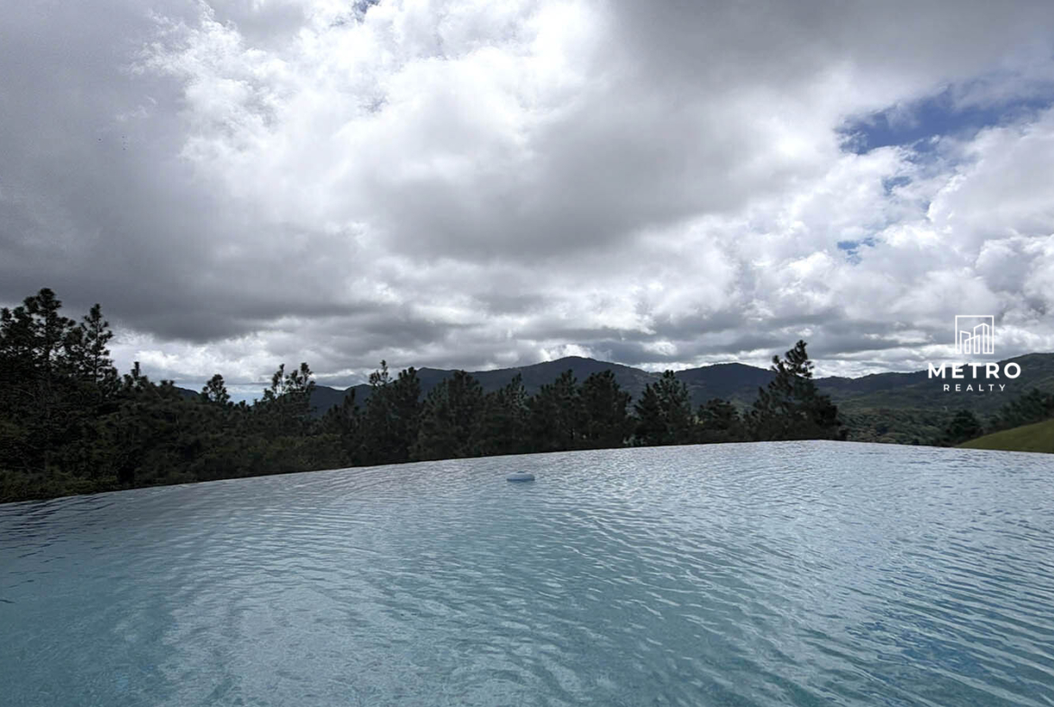 Altos del Maria Panama Real Estate Infinity Pool