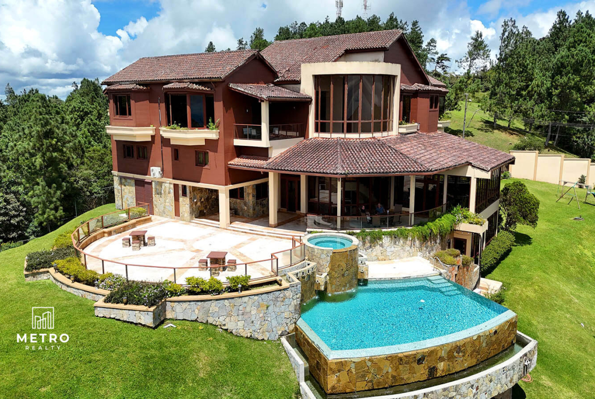 Altos del Maria Panama Real Estate Mansion With Pool