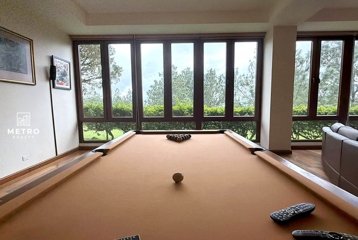 Altos del Maria Panama Real Estate Pool Table