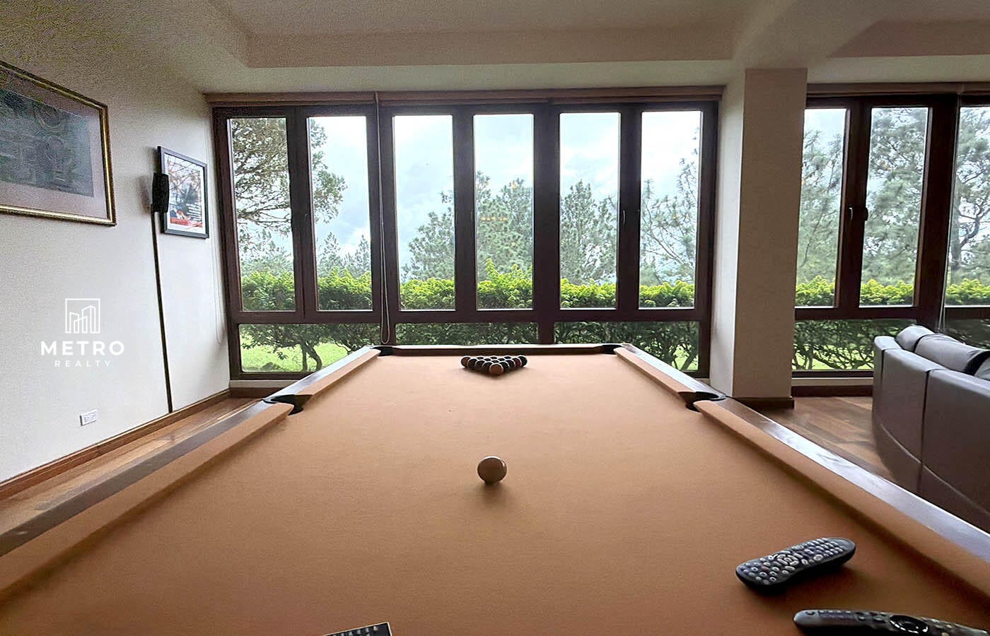 Altos del Maria Panama Real Estate Pool Table