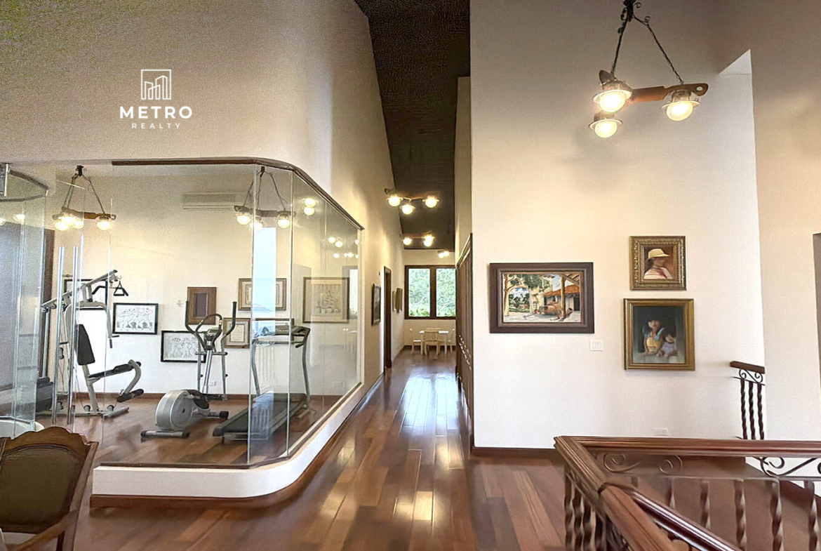 Altos del Maria Panama Real Estate Spacious Gym