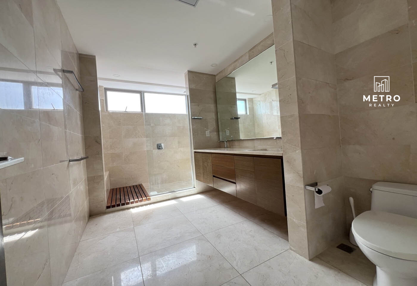 Santa Maria Panama Condo for Sale Bathroom with Shower
