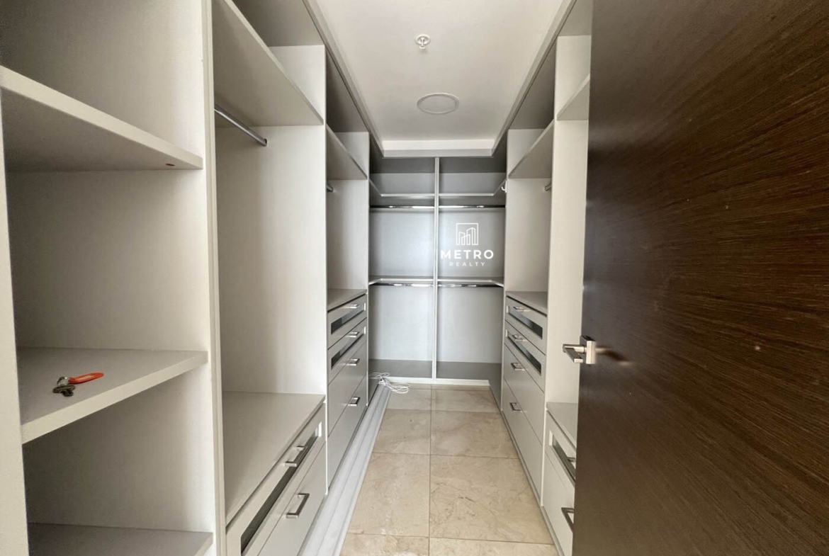Santa Maria Panama Condo for Sale Closet