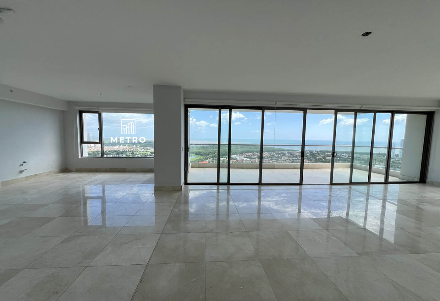 Santa Maria Panama Condo for Sale Space for Living and Dining