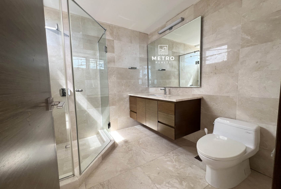 Santa Maria Panama Condo for Sale Spacious Bathroom