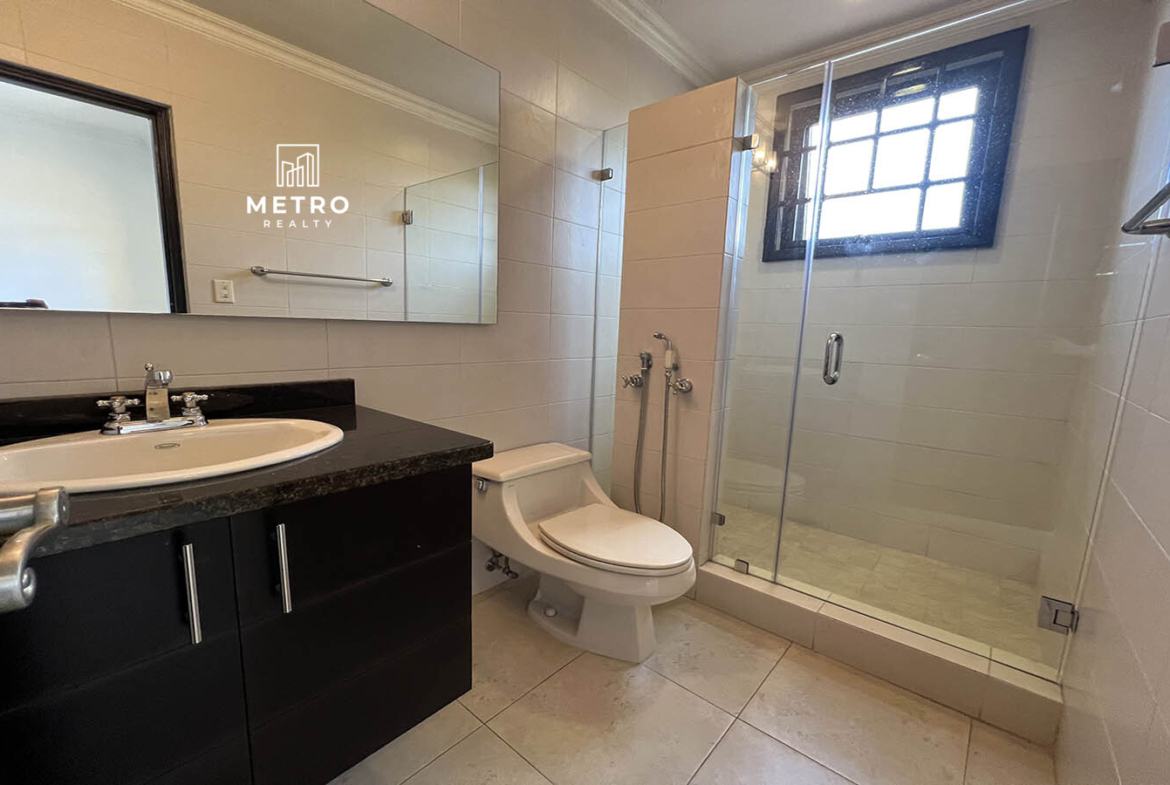 Costa del Este Panama Homes for Sale Bathroom with Shower