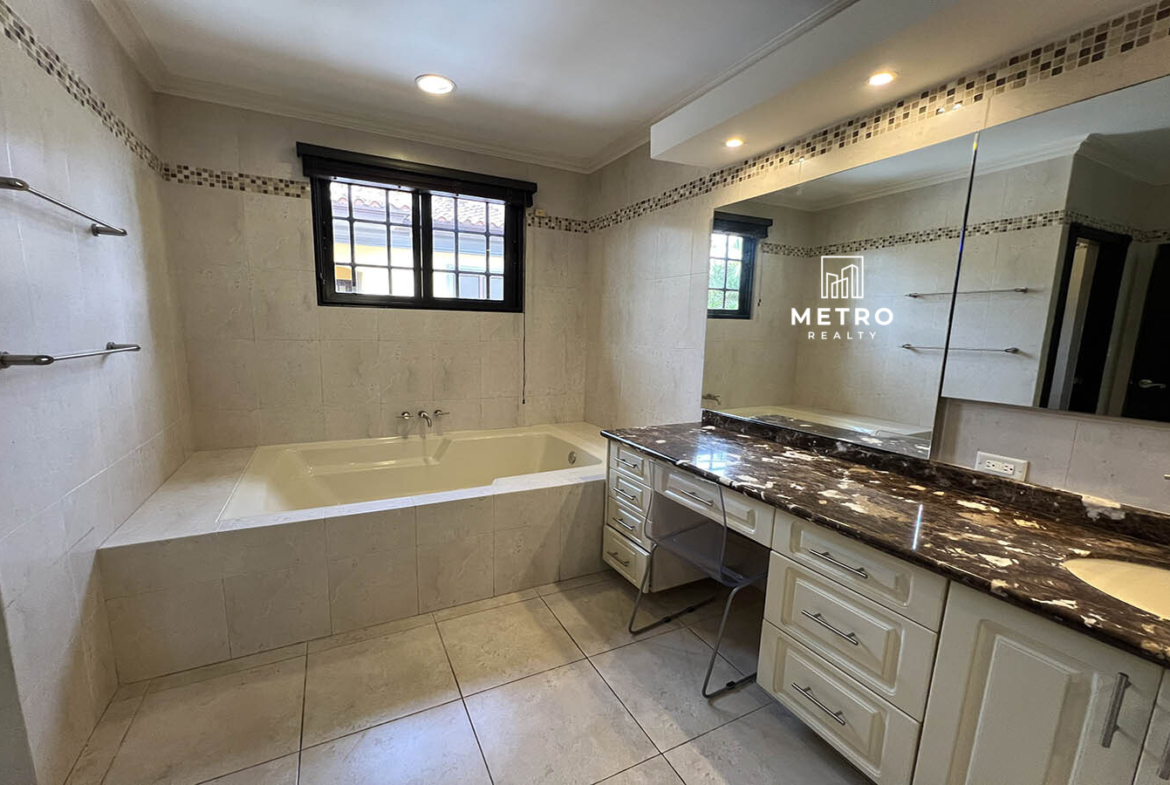Costa del Este Panama Homes for Sale Full Bathroom