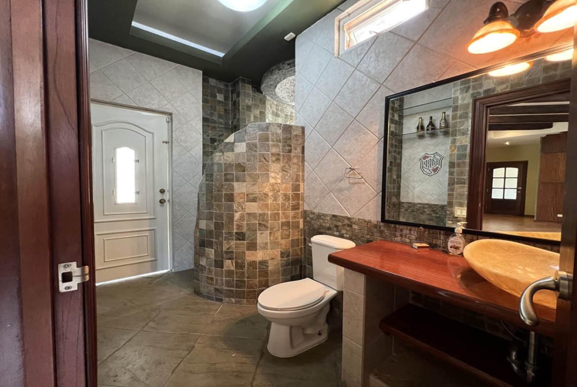 House for Sale Loma Alegre Panama Bath