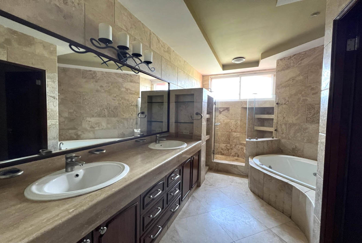 House for Sale Loma Alegre Panama Beautiful Bathroom