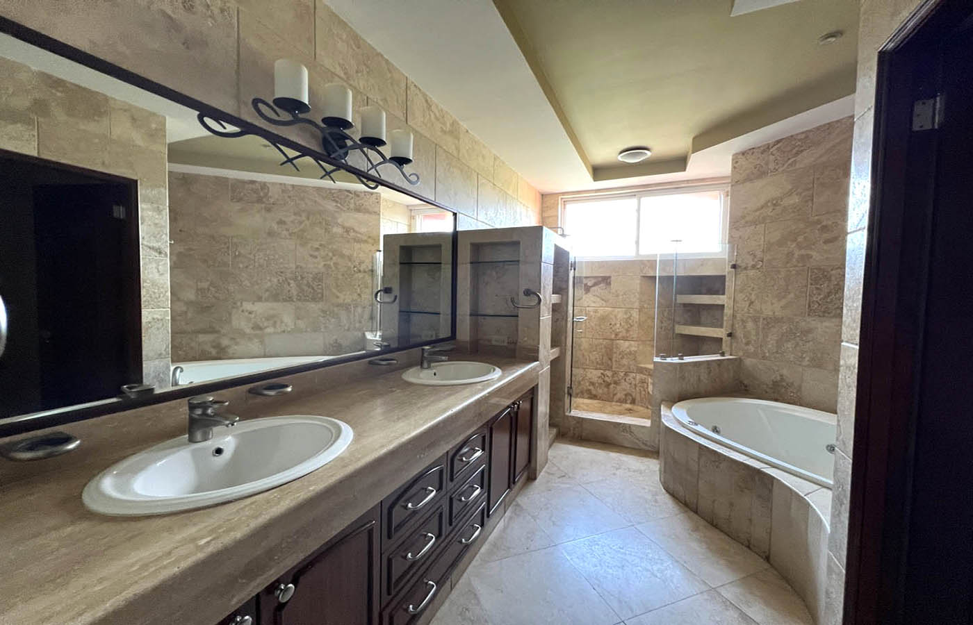 House for Sale Loma Alegre Panama Beautiful Bathroom