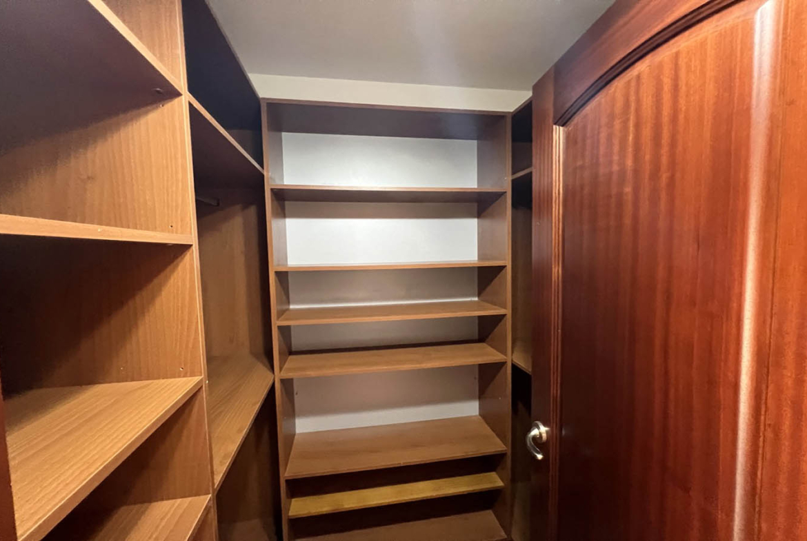 House for Sale Loma Alegre Panama Closet