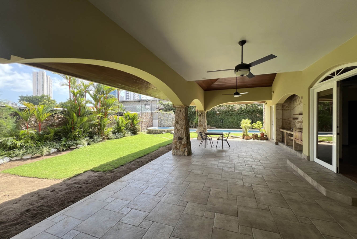 House for Sale Loma Alegre Panama Exterior Garden