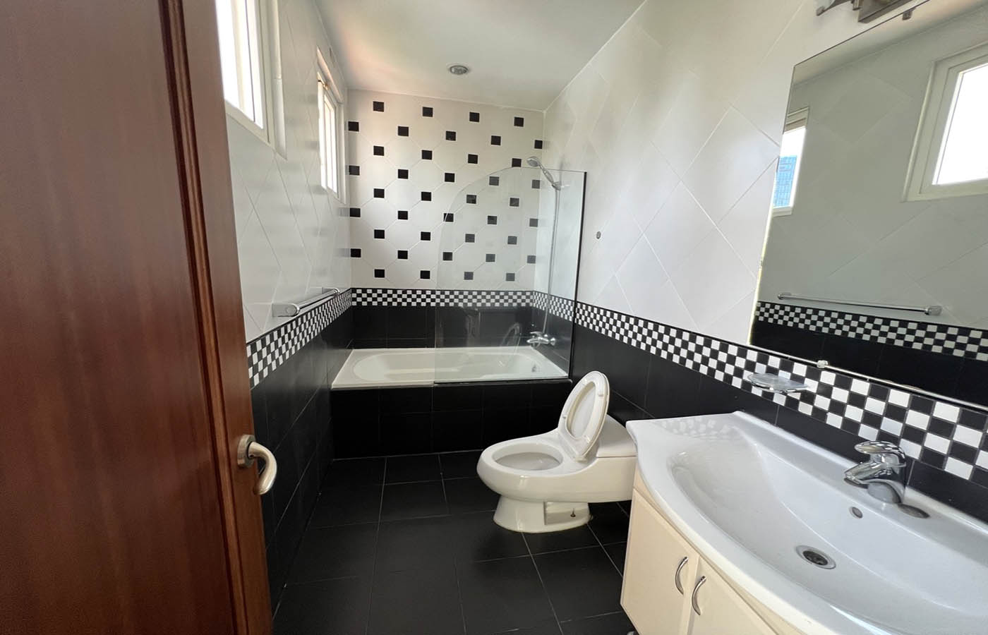 House for Sale Loma Alegre Panama Full Bathroom
