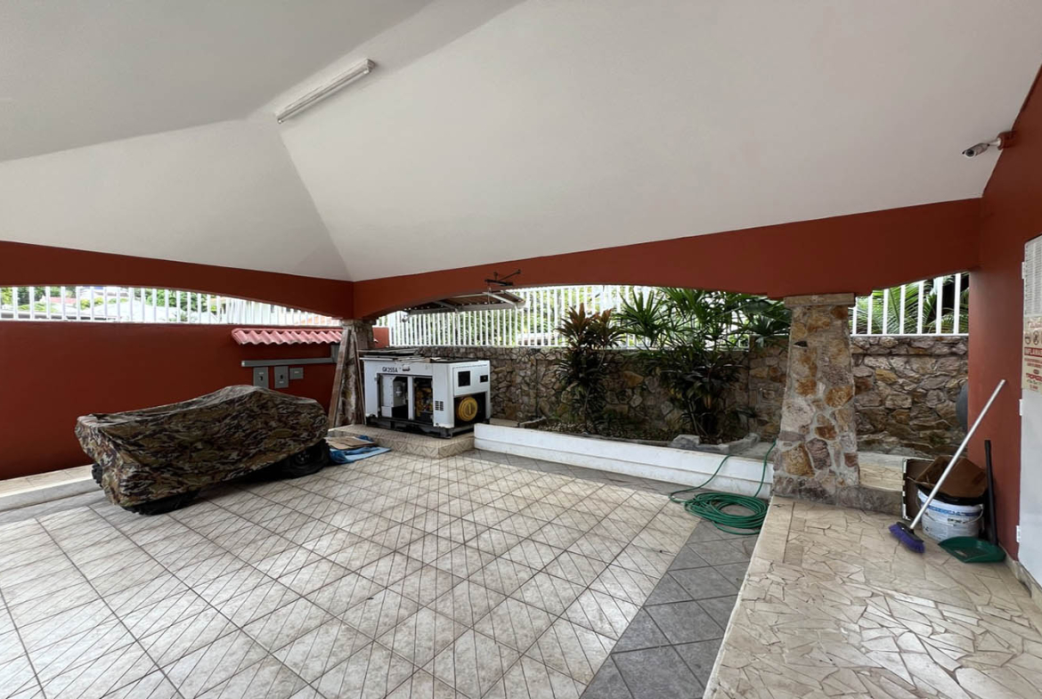 House for Sale Loma Alegre Panama Garage