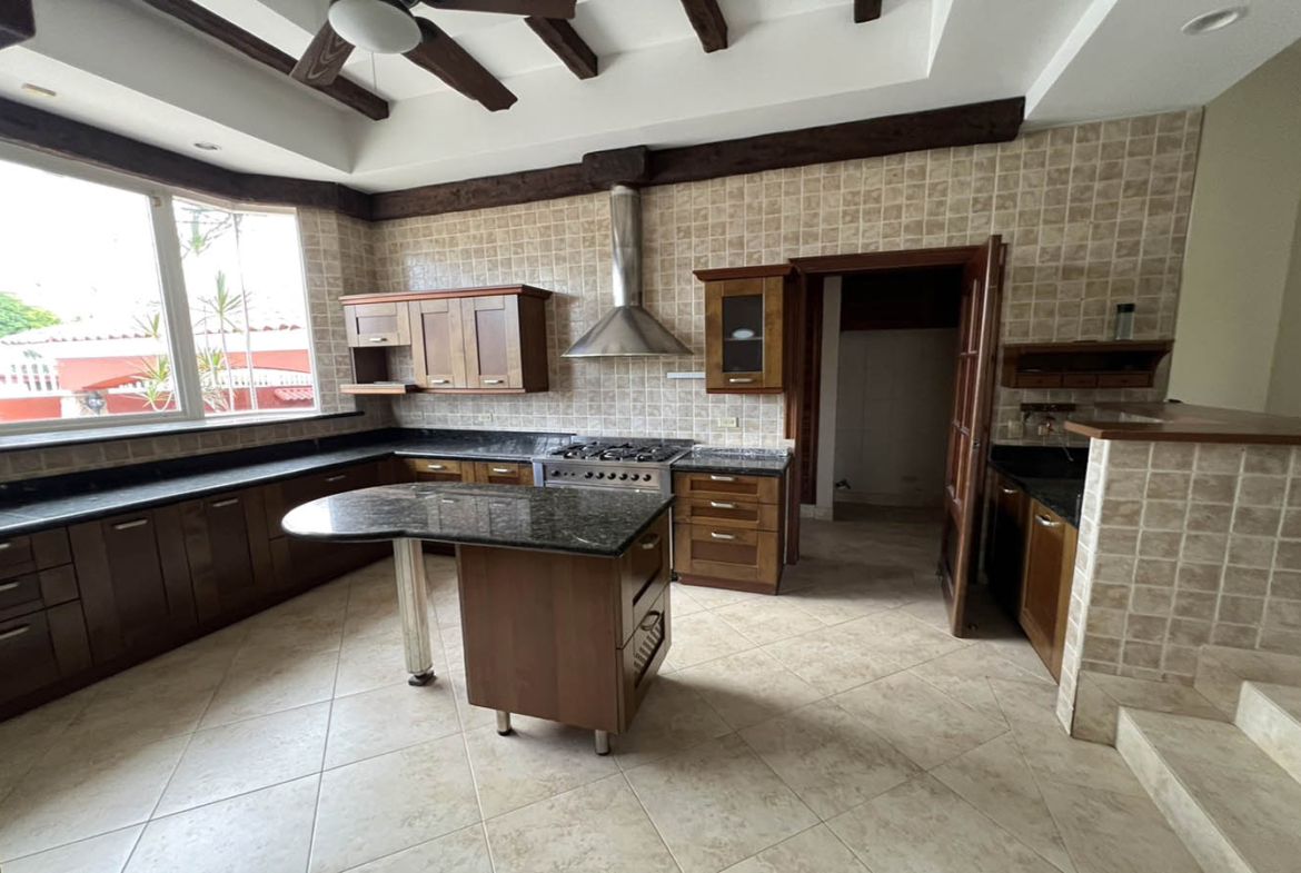 House for Sale Loma Alegre Panama Kitchen