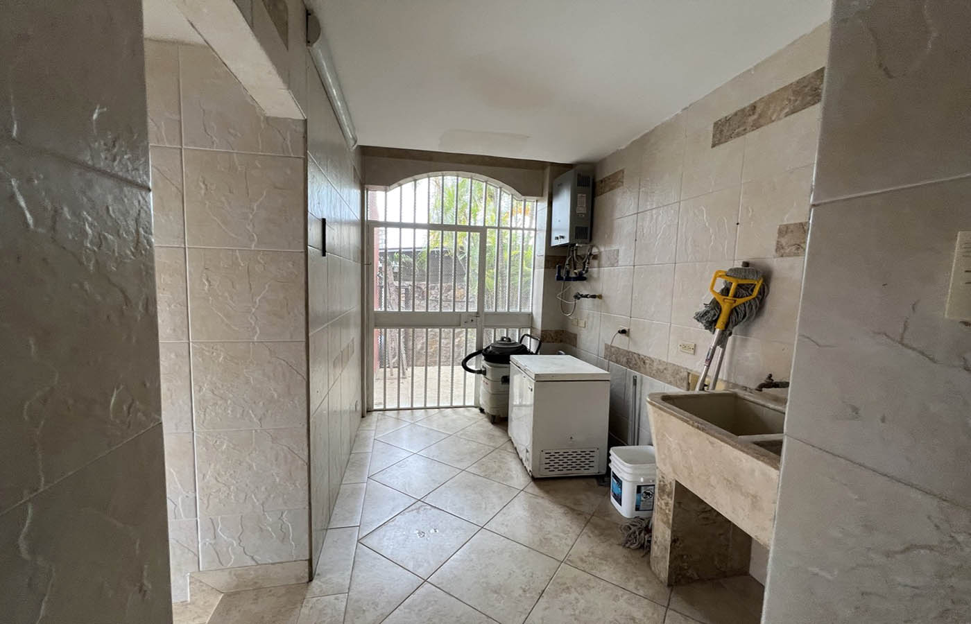 House for Sale Loma Alegre Panama Laundry